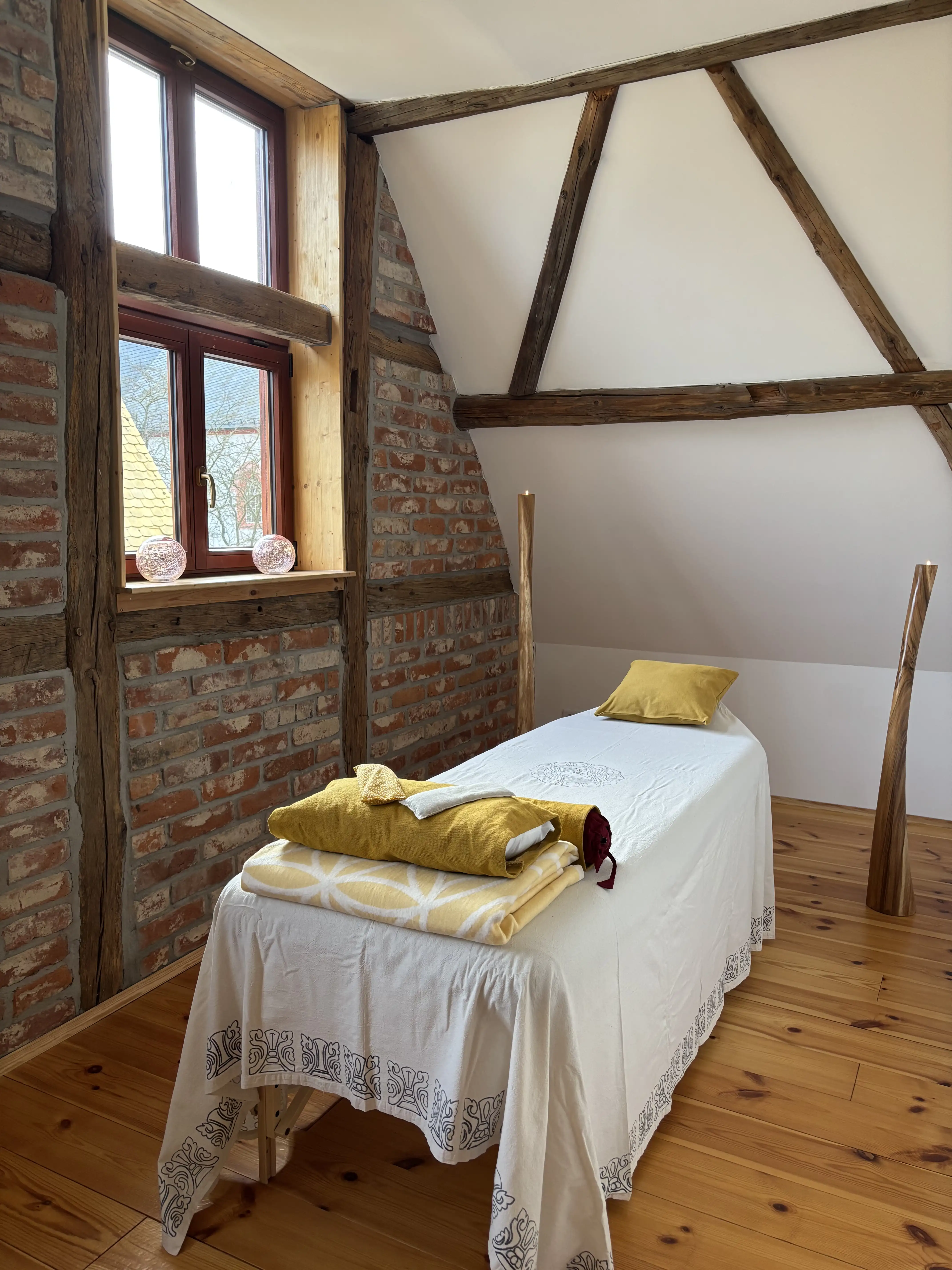 Klangschalen im Seminarraum